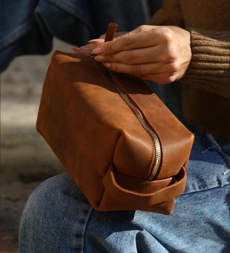 Elegant, Multi-Purpose Leather Handbag