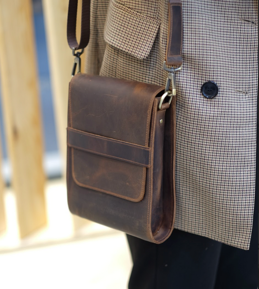 Simple and Elegant Leather Shoulder Bag